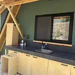 Private Glamping For Family Getaway With Bbq مكان تخييم