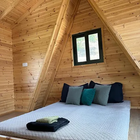 Spacious Mountain Retreat With Bbq Facilities Campingplads *