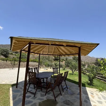 Spacious Mountain Retreat With Bbq Facilities * Arakapas