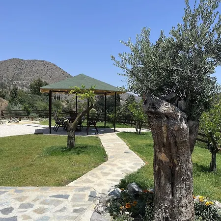 Camping Spacious Mountain Retreat With Bbq Facilities